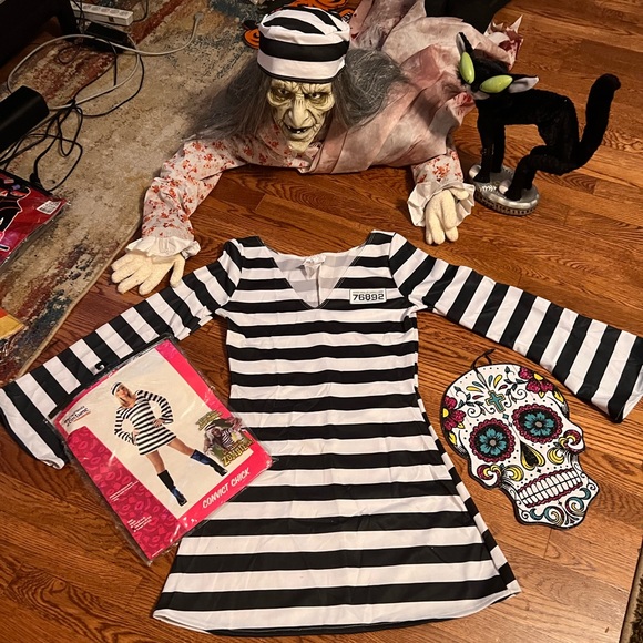 Prisoner/Convict/Jailbird Costume⚡️🛳🌬⚡️🚚🌬 ⏰SUPER FAST SHIPPING ⚡️🛳💨 ⚡️🚚💨 - Picture 3 of 13